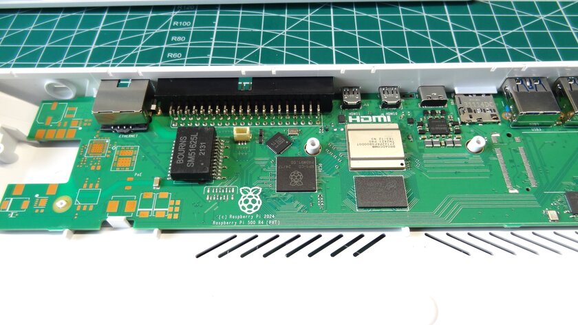 Компьютер внутри клавиатуры! Обзор дешёвой Raspberry Pi 500 с полноценной Pi 5 внутри — Внутренности. 4