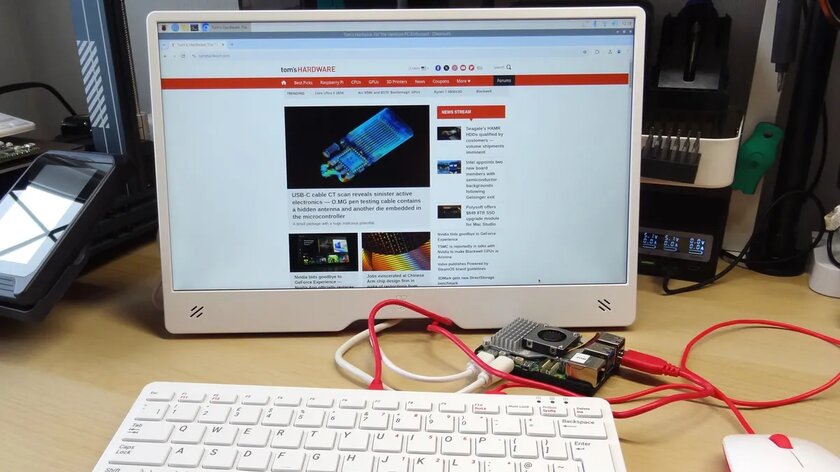 Обзор Raspberry Pi Monitor — этот монитор работает даже без адаптера. И не только с Raspberry Pi — Углы обзора, яркость и звук. 1