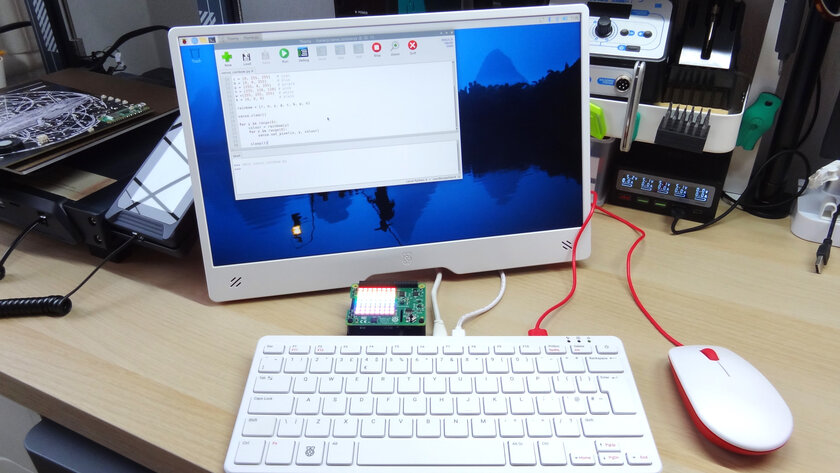 Обзор Raspberry Pi Monitor — этот монитор работает даже без адаптера. И не только с Raspberry Pi — Отзыв. 1