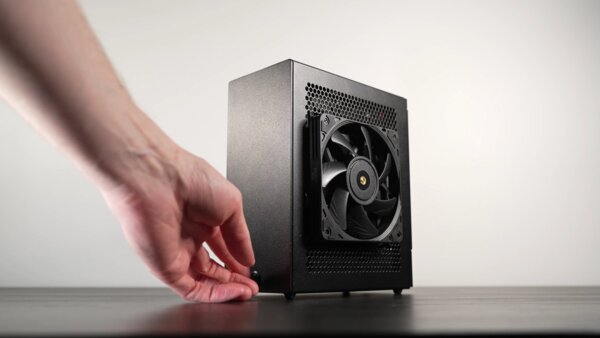 Как вам такой миниатюрный ПК на Ryzen 7900 и RTX A4000?