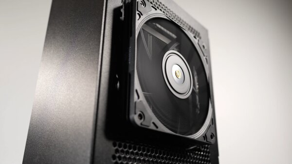 Как вам такой миниатюрный ПК на Ryzen 7900 и RTX A4000?