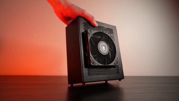 Как вам такой миниатюрный ПК на Ryzen 7900 и RTX A4000?