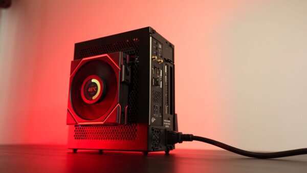 Как вам такой миниатюрный ПК на Ryzen 7900 и RTX A4000?