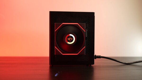 Как вам такой миниатюрный ПК на Ryzen 7900 и RTX A4000?