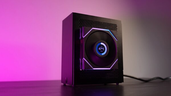 Как вам такой миниатюрный ПК на Ryzen 7900 и RTX A4000?