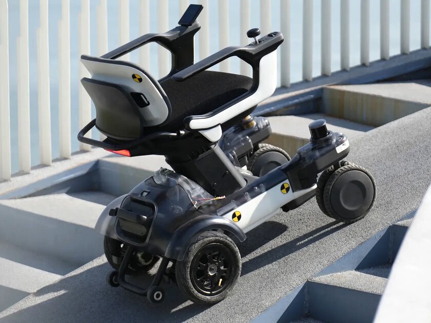 Анонсирован электростул на колёсах Strutt ev¹: он строит 3D карты и объезжает препятствия