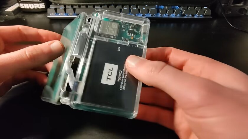 Инженер создал КПК с экраном E Ink, процессором ESP32 и клавиатурой для большого пальца