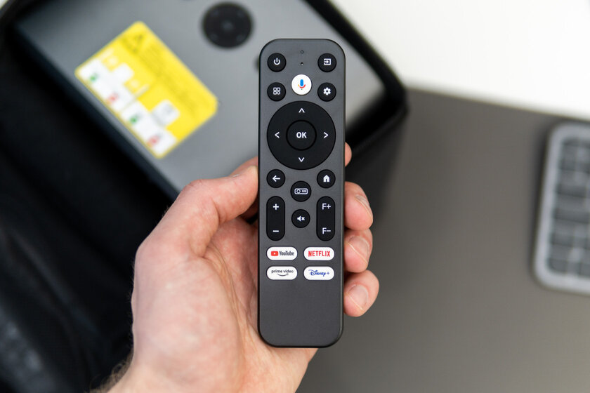 Обзор ETOE E3 Pro — проектор, который удобно брать с собой — знакомство. 4