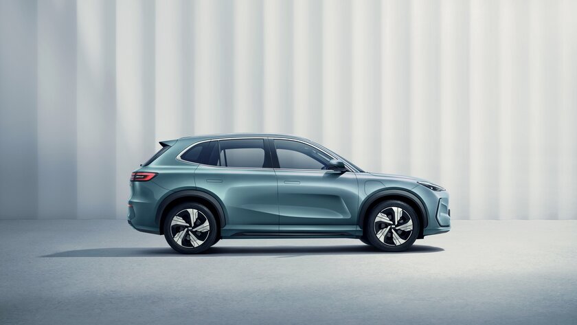 Стали известны комплектации кроссовера Geely EX5 для России. «Зимний» пакет уже в базе