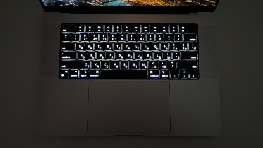 Когда выбираешь лучшее. Сравнение Apple MacBook Pro M1 Max и M4 Max в играх и программах — Клавиатура и тачпад. 2