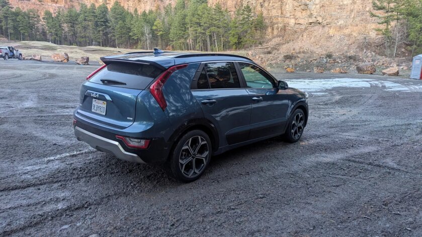 Экономичный, комфортный и немного скучный: обзор кроссовера Kia Niro Hybrid 2025 — Дизайн кузова. 2