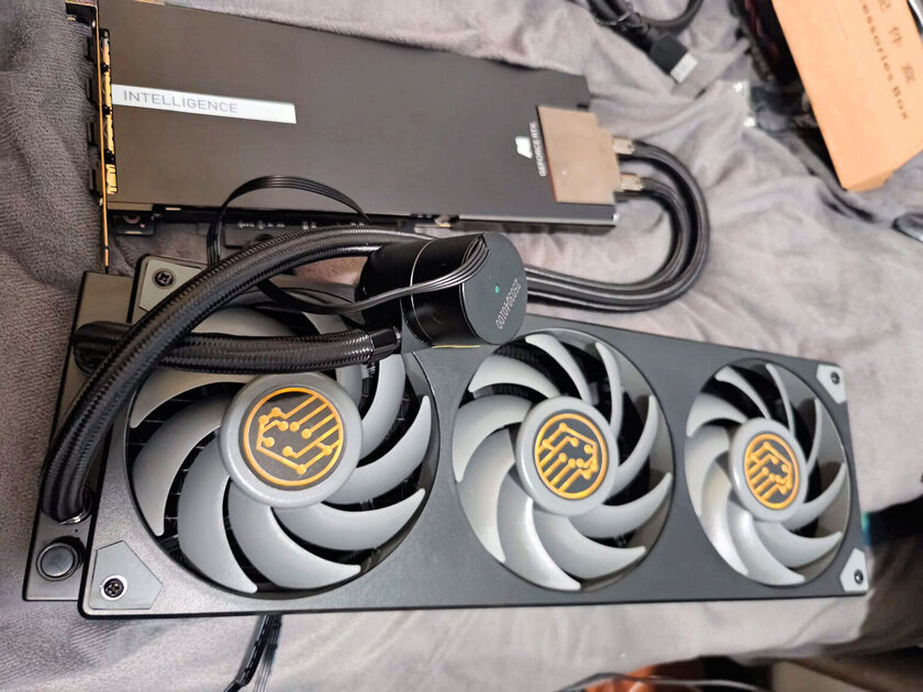 В Китае продают неофициальную RTX 4090 с 48 ГБ памяти и СЖО