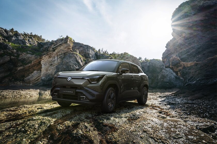 Внедорожники, лунный модуль и летающий автомобиль: Suzuki празднует 105-летие