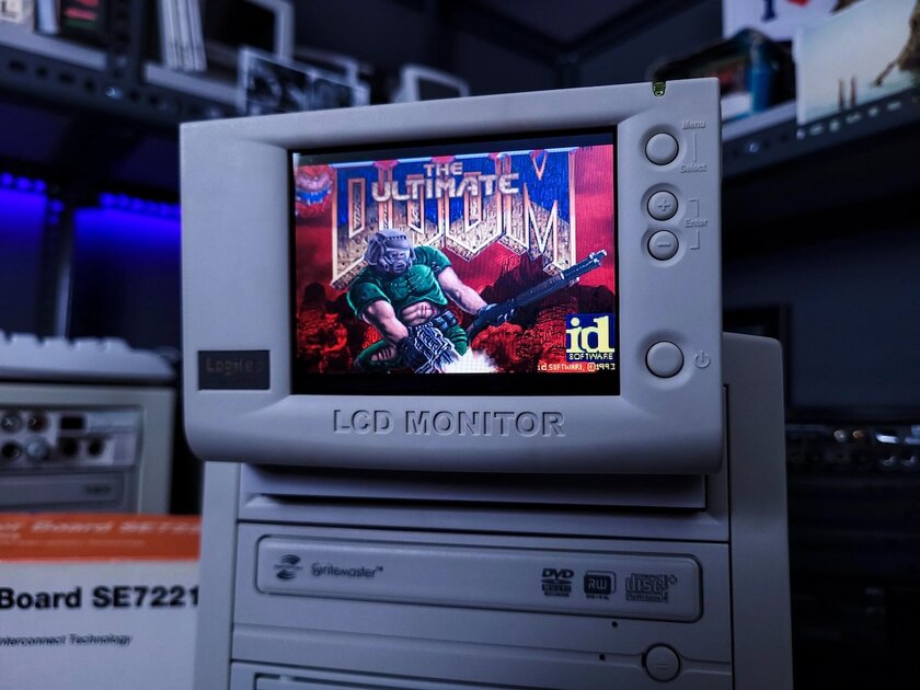 А у вашего современного ПК есть выезжающий из корпуса дисплей?