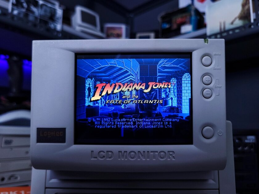 А у вашего современного ПК есть выезжающий из корпуса дисплей?