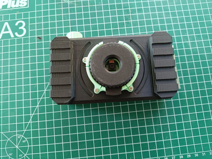 Polaroid? В сети показали фотоаппарат на базе Raspberry Pi Zero с моментальной печатью