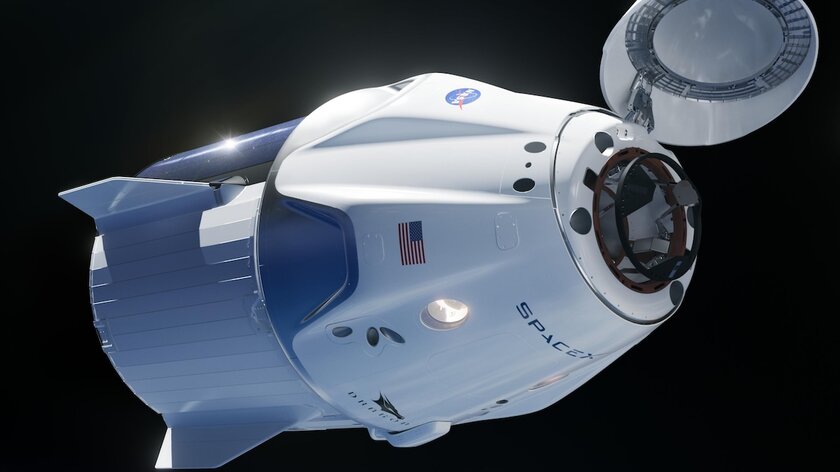 Впервые в истории: космический корабль SpaceX пролетит над полюсами Земли
