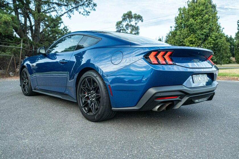 Так выглядит мечта гонщика-любителя: обзор Ford Mustang GT 2025 с V8 и дорогим салоном — Дизайн кузова и интерьер. 2