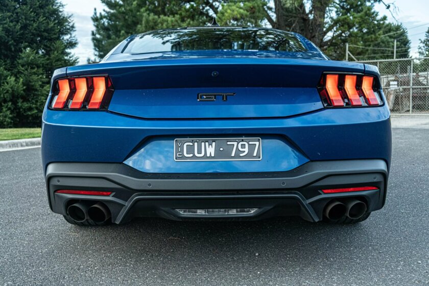 Так выглядит мечта гонщика-любителя: обзор Ford Mustang GT 2025 с V8 и дорогим салоном — Дизайн кузова и интерьер. 3