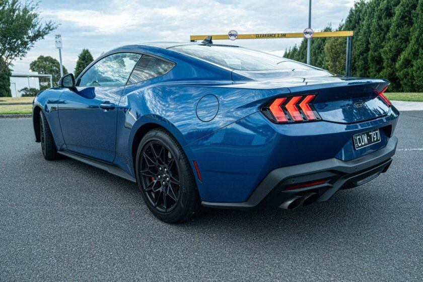 Так выглядит мечта гонщика-любителя: обзор Ford Mustang GT 2025 с V8 и дорогим салоном — Цены и конкуренты. 2