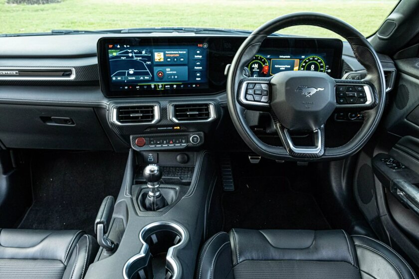 Так выглядит мечта гонщика-любителя: обзор Ford Mustang GT 2025 с V8 и дорогим салоном — Дизайн кузова и интерьер. 24