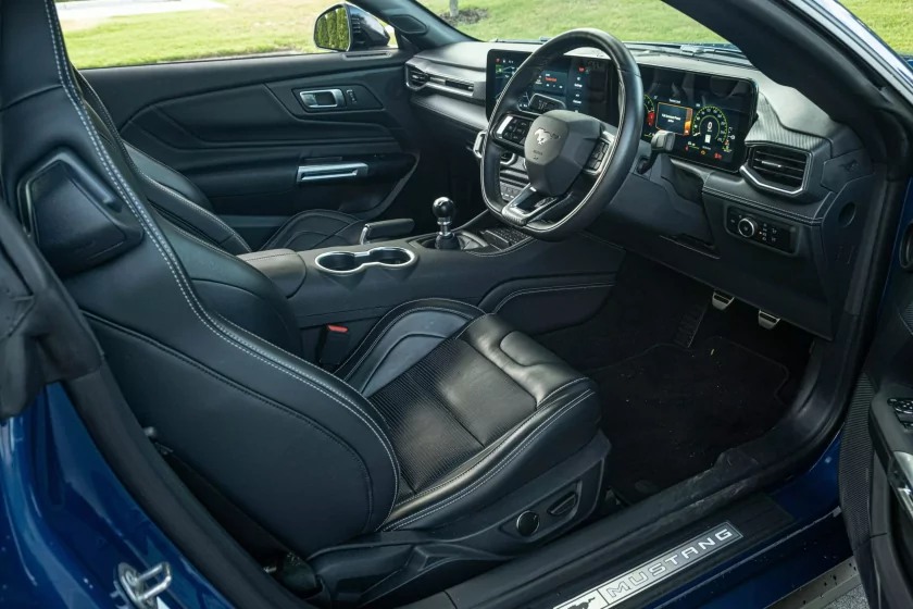 Так выглядит мечта гонщика-любителя: обзор Ford Mustang GT 2025 с V8 и дорогим салоном — Дизайн кузова и интерьер. 5