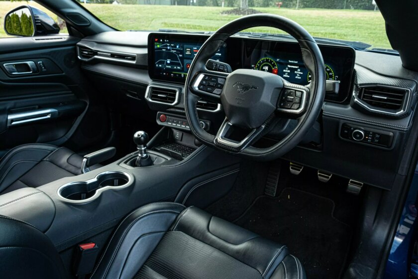 Так выглядит мечта гонщика-любителя: обзор Ford Mustang GT 2025 с V8 и дорогим салоном — Дизайн кузова и интерьер. 7