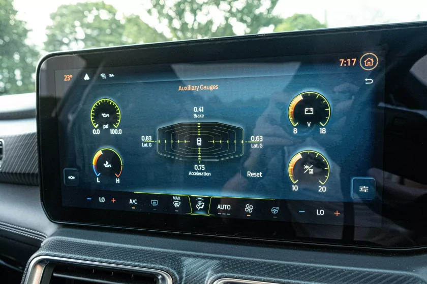 Так выглядит мечта гонщика-любителя: обзор Ford Mustang GT 2025 с V8 и дорогим салоном — Дизайн кузова и интерьер. 19