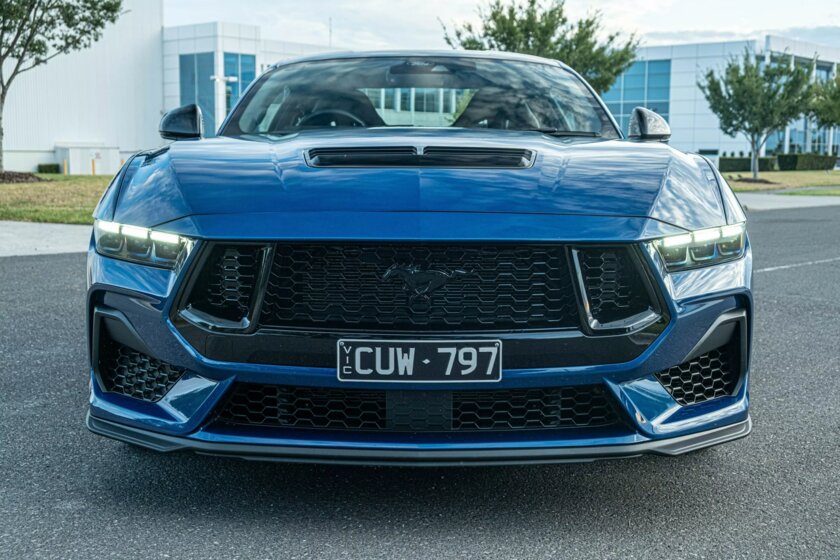 Так выглядит мечта гонщика-любителя: обзор Ford Mustang GT 2025 с V8 и дорогим салоном — Как едет новый Mustang?. 4