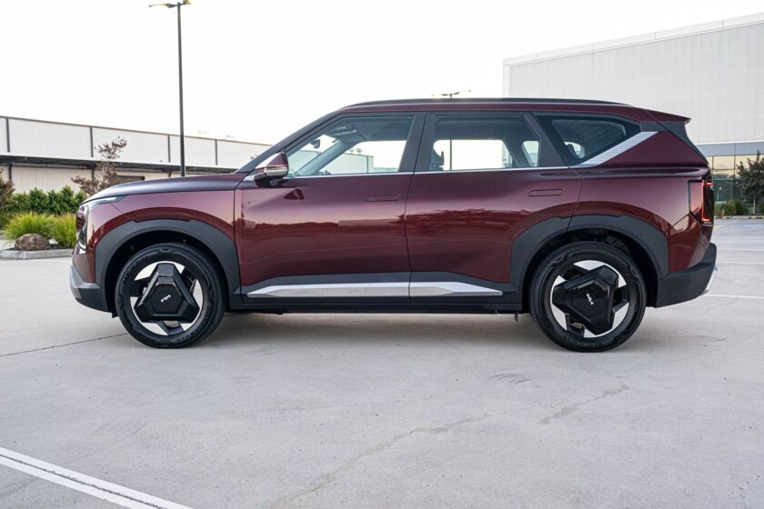 Доступный кроссовер для семейных фанатов электрокаров: обзор Kia EV5 2025