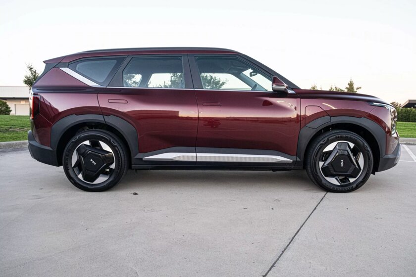 Доступный кроссовер для семейных фанатов электрокаров: обзор Kia EV5 2025