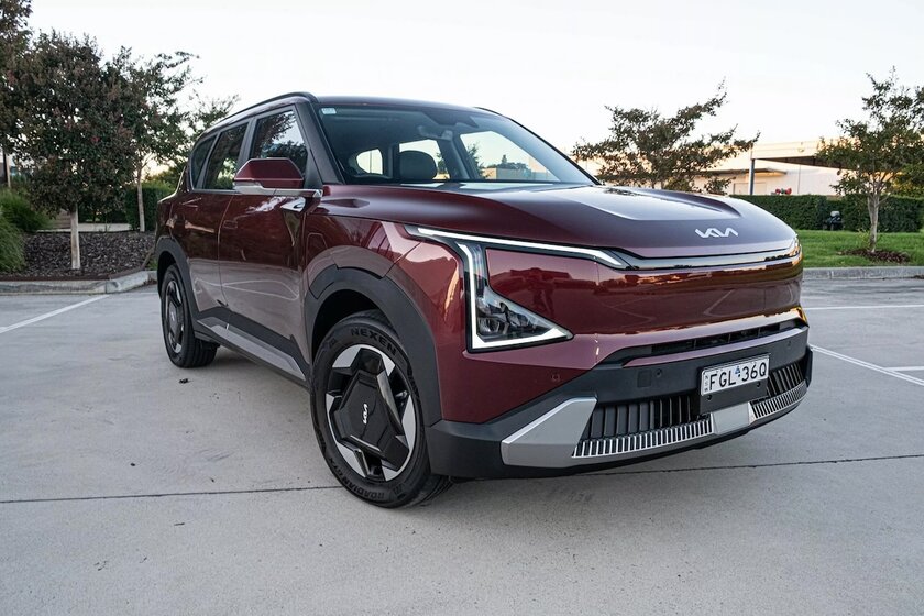 Доступный кроссовер для семейных фанатов электрокаров: обзор Kia EV5 2025