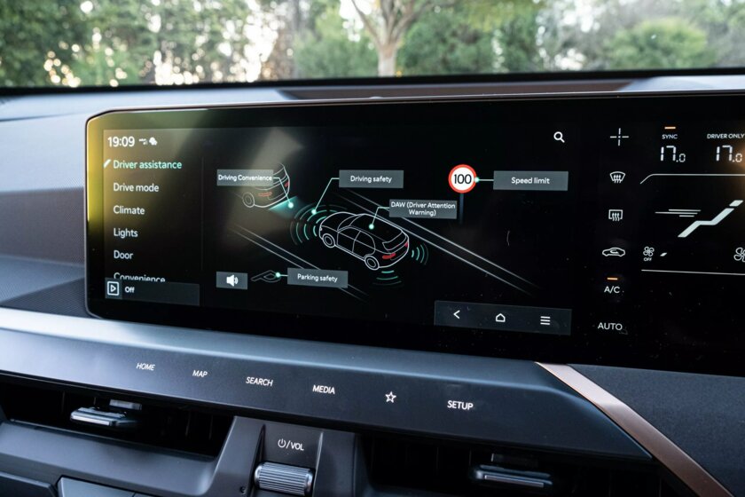 Доступный кроссовер для семейных фанатов электрокаров: обзор Kia EV5 2025