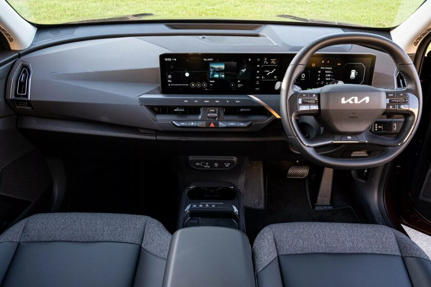 Доступный кроссовер для семейных фанатов электрокаров: обзор Kia EV5 2025
