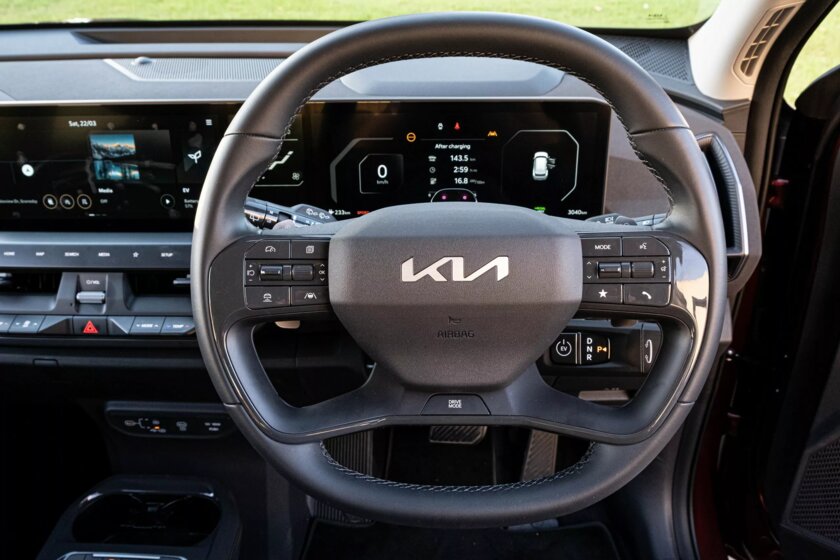 Доступный кроссовер для семейных фанатов электрокаров: обзор Kia EV5 2025