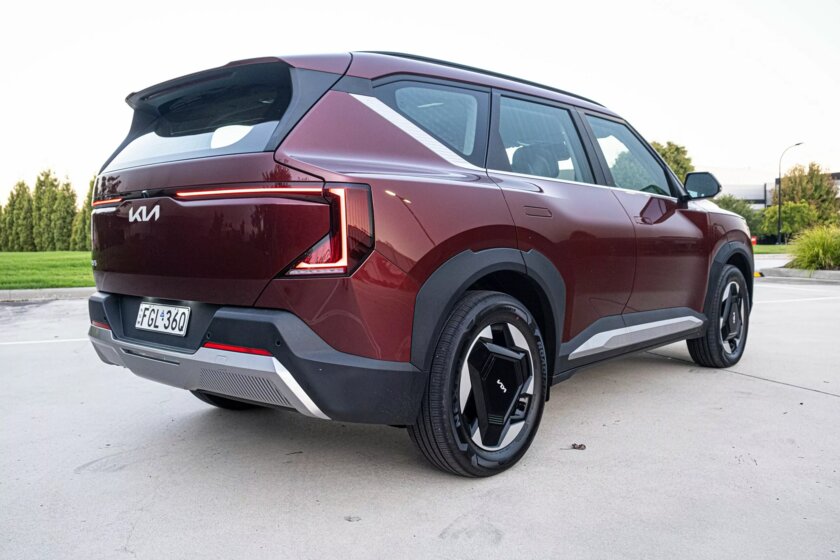 Доступный кроссовер для семейных фанатов электрокаров: обзор Kia EV5 2025