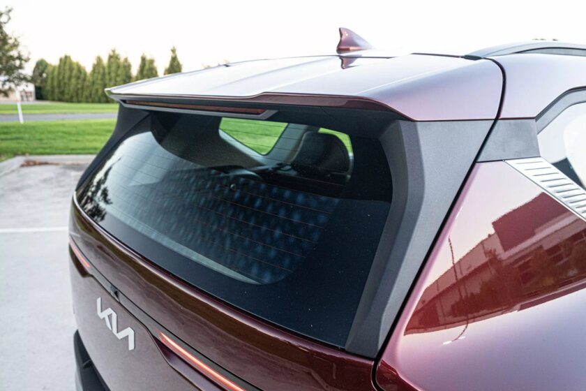 Доступный кроссовер для семейных фанатов электрокаров: обзор Kia EV5 2025