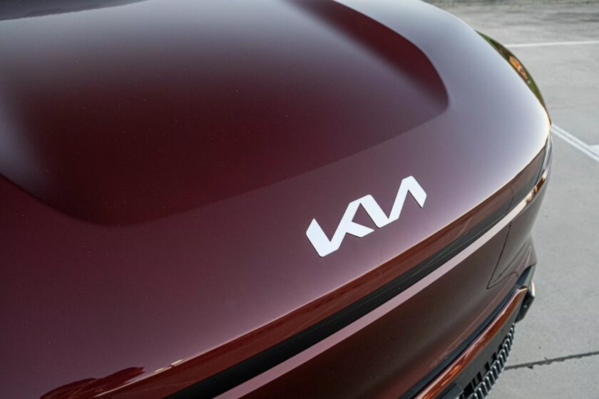 Доступный кроссовер для семейных фанатов электрокаров: обзор Kia EV5 2025