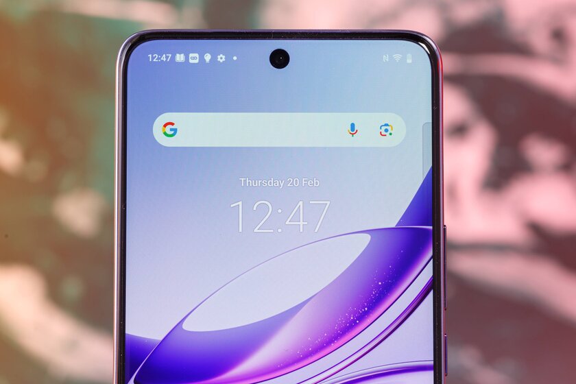 Смартфон получил всё, чего не хватает недорогим моделям. Обзор vivo V50 — присмотритесь к кольцу