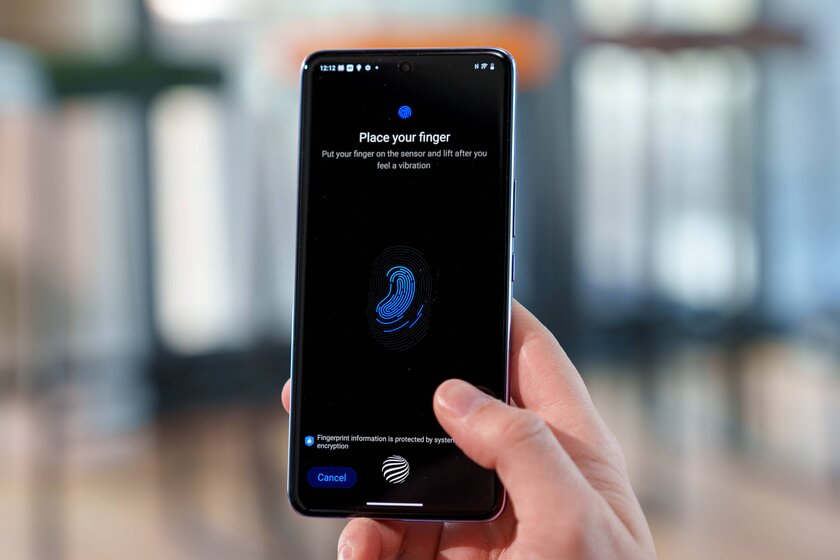 Смартфон получил всё, чего не хватает недорогим моделям. Обзор vivo V50 — присмотритесь к кольцу