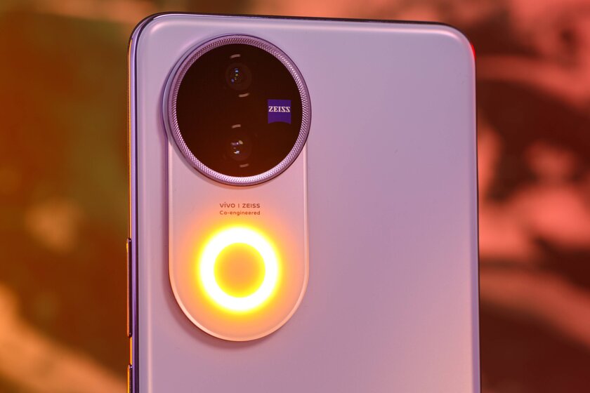 Смартфон получил всё, чего не хватает недорогим моделям. Обзор vivo V50 — присмотритесь к кольцу