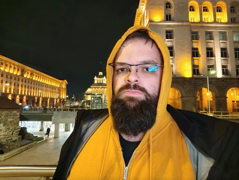 Смартфон получил всё, чего не хватает недорогим моделям. Обзор vivo V50 — присмотритесь к кольцу