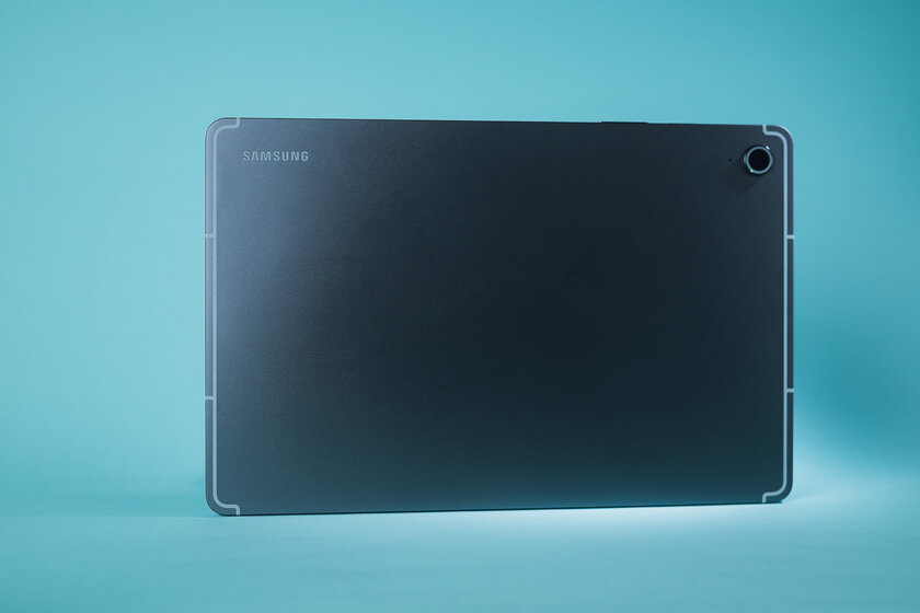 Недорогой планшет с ИИ, стилусом и шикарным дисплеем: обзор Samsung Galaxy Tab S10 FE
