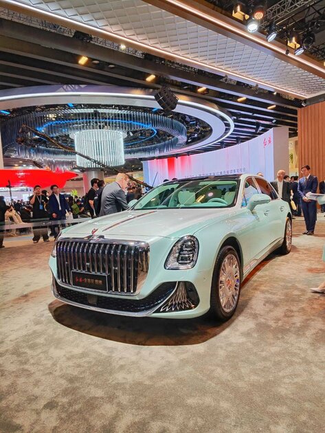 Hongqi представила в Шанхае сразу 8 новинок: включая летающий автомобиль