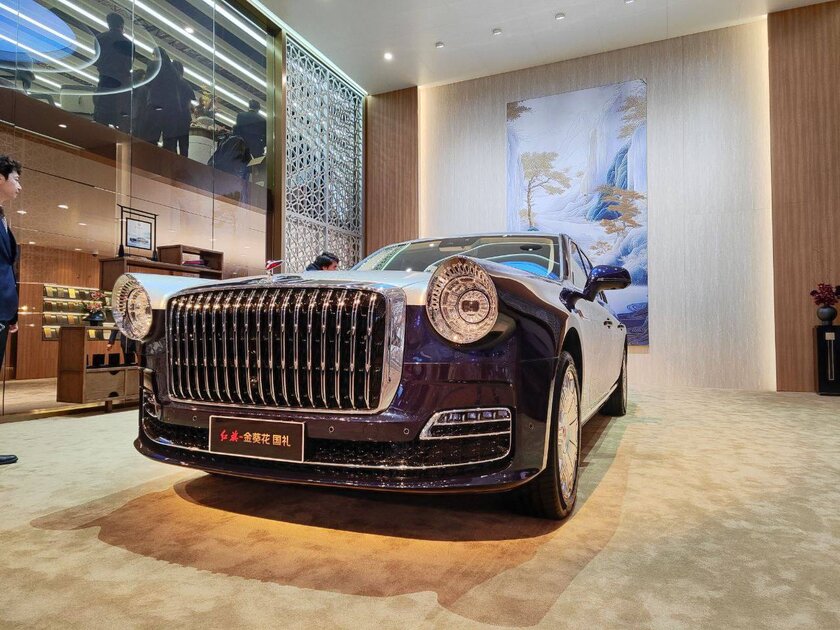 Hongqi представила в Шанхае сразу 8 новинок: включая летающий автомобиль