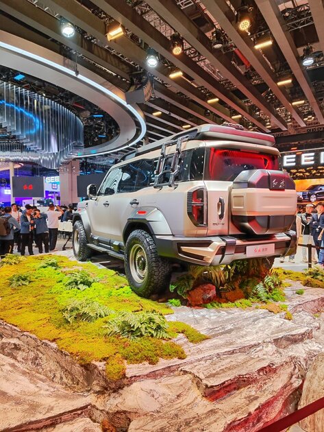 Hongqi представила в Шанхае сразу 8 новинок: включая летающий автомобиль
