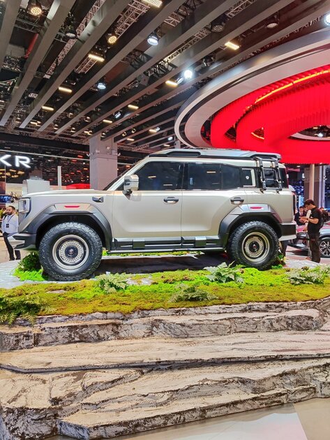 Hongqi представила в Шанхае сразу 8 новинок: включая летающий автомобиль