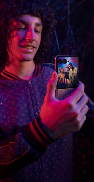 Представлен складной флагман Moto Razr 60 Ultra с мощным процессором и защитой IP48