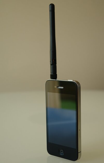 Купил iPhone с антенной и телевизором — обзавидуйтесь