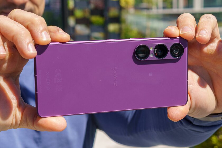 Это точно новый флагман? Обзор Sony Xperia 1 VII — искать улучшения придётся с лупой — Дизайн корпуса. 3